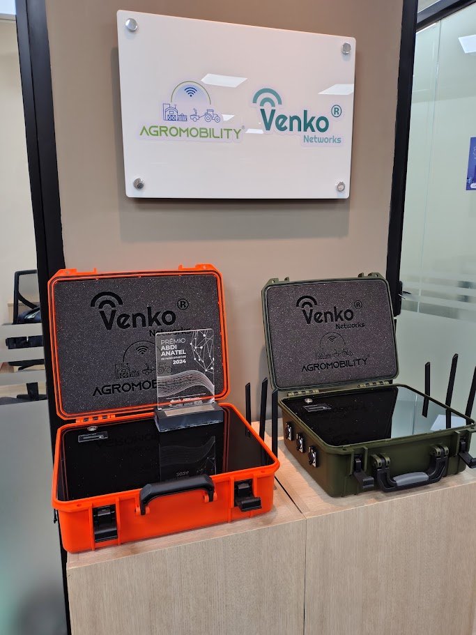 Kit portátil SmartCompact da AgroMobility by Venko, com antenas e case rígido